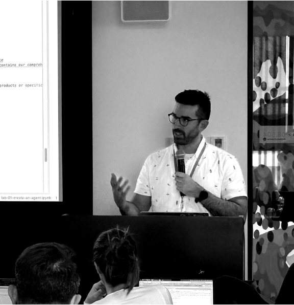 Ruben Afonso speaking at a conference